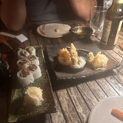 Sushiya Sansaro - Spider roll + unagi roll