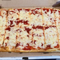 Peppe's Pizza and Subs - Excellent, crispy pizza!