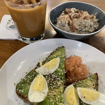 Ceremony Coffee Roasters - Harbor Point - iced dirty chai latte, amazing toast, lemon overnight oats - Coffee & Tea Near Me - Baltimore, Maryland