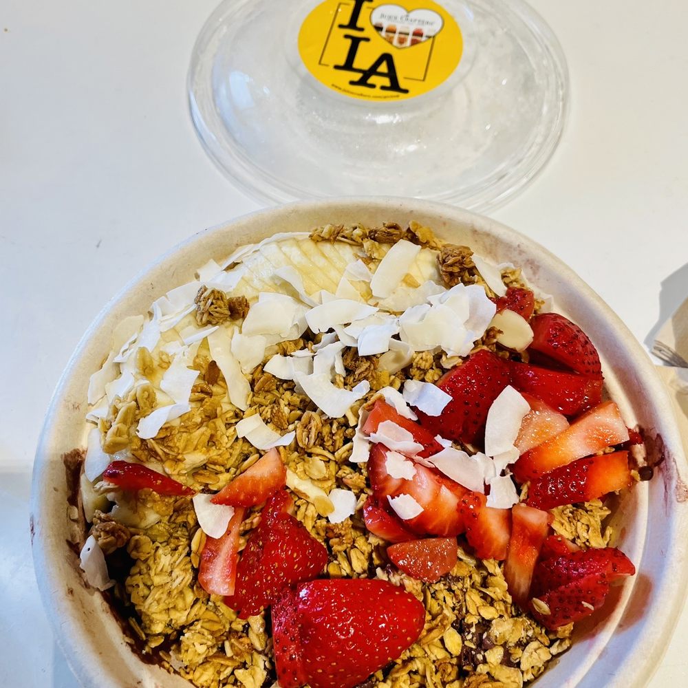 Juice Crafters - a bowl of granola with strawberries and coconut flakes - Juice Bars & Smoothies Near Me - Beverly Hills, California
