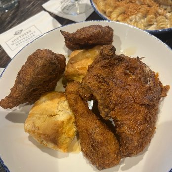Social Southern Table & Bar - Smoke Fried Chicken - N - Biscuits - Southern Near Me - Lafayette, Louisiana