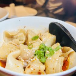 Tasty Zone - 5. Wonton with Chili Oil