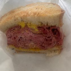 Pic Quick Deli - Corned beef on rye with Swiss