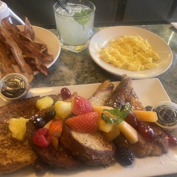 Mominette - Brunch! French Toast, Scrambled Eggs, and a gang of bacon. Oh and about 3 lemony vodka cocktails - French Near Me - Brooklyn, New York Mominette - Brunch! French Toast, Scrambled Eggs, and a gang of bacon. Oh and about 3 lemony vodka cocktails - French Near Me - Brooklyn, New York