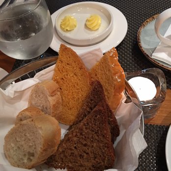 Hannigans Bar & Restaurant - Free bread - Irish Pub Near Me - Killarney, Kentucky
