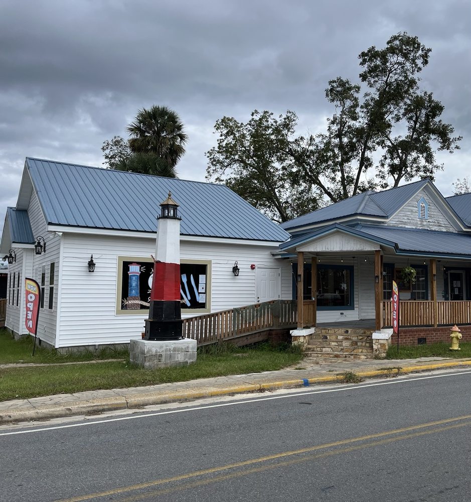 Naomi’s Lighthouse Logo