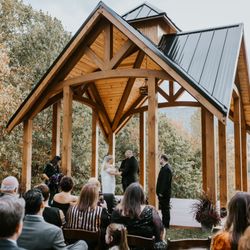 Engadine Inn and Cabins