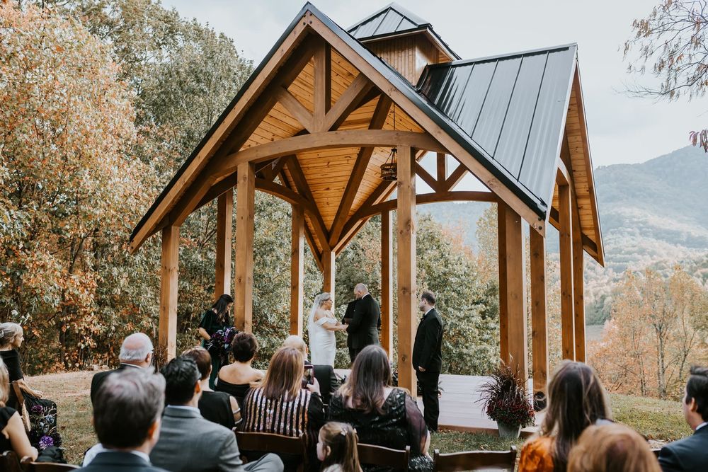 ENGADINE INN AND CABINS Updated August 2024 64 Photos & 15 Reviews