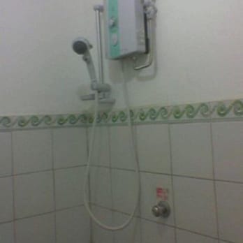 Islas 8817 Guesthouse - Hot tankless water heater unit-very nice. - Hostels Near Me - Parañaque, NCR