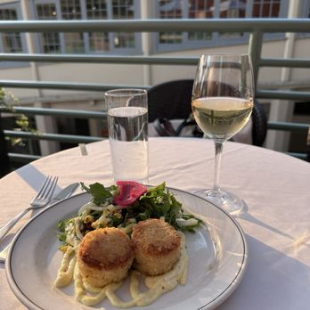Place Pigalle - Crab cakes and Chardonnay - French Near Me - Seattle, Washington Place Pigalle - Crab cakes and Chardonnay - French Near Me - Seattle, Washington