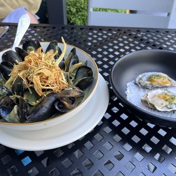 Top Hatters Kitchen and Bar - Mussels in green curry broth $19 - Asian Fusion Near Me - San Leandro, California Top Hatters Kitchen and Bar - Mussels in green curry broth $19 - Asian Fusion Near Me - San Leandro, California