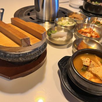 Korea Garden - Rice in dolsot with tea. The rice is the crusty remnant that mixes w the hot tea to make delicious seoonryum under the lid. - Korean Near Me - Honolulu, Hawaii Korea Garden - Rice in dolsot with tea. The rice is the crusty remnant that mixes w the hot tea to make delicious seoonryum under the lid. - Korean Near Me - Honolulu, Hawaii