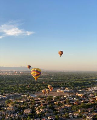 Rainbow Ryders Hot Air Balloon Co. by null