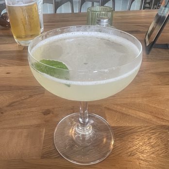 Runabout Brewing - green sleeve cocktail - Brewpubs Near Me - Orlando, Florida
