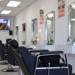 Looks Threading Center - Threading/tint/eyelash area