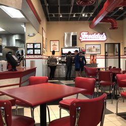 Freddy's Frozen Custard & Steakburgers - Lobby