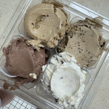 Dave & Andy's - Ice Cream & Frozen Yogurt Near Me - Pittsburgh, Pennsylvania Dave & Andy's - Ice Cream & Frozen Yogurt Near Me - Pittsburgh, Pennsylvania