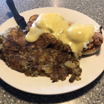 101 Diner - Eggs Benedict and potatoes - Diners Near Me - Encinitas, California