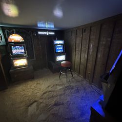 Moose's Saloon - Interior - casino machines
