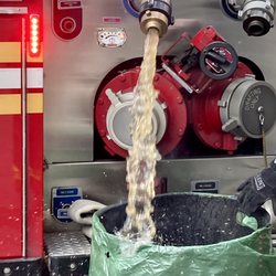 FDNY Engine 53 / Ladder 43 - This works when they finally arrived. I was trying to put the fire out with pitchers of water from PERK Coffee. Haha 04/12/23