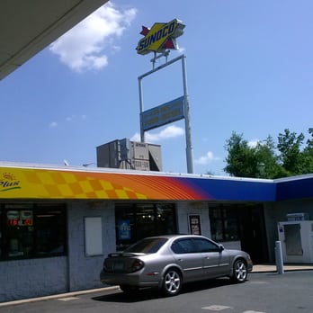Sunoco - Gigantic sign visible from I-91 - Gas Stations Near Me - East Windsor, Connecticut