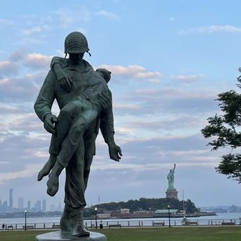Flag State Plaza - Parks Near Me - Jersey City, New Jersey