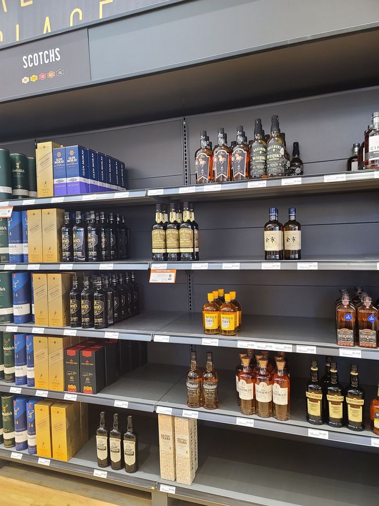 SAQ - Updated March 2026 - 21 Photos & 16 Reviews - 155 Avenue Atwater ...