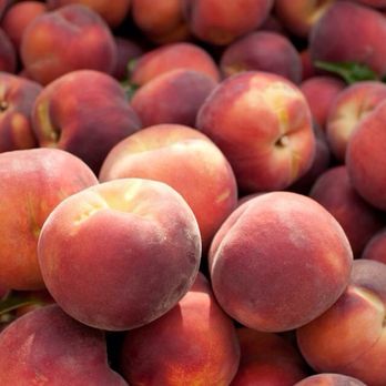 Paradise Produce Stand - a pile of peaches - Farmers Market Near Me - Bend, Oregon Paradise Produce Stand - a pile of peaches - Farmers Market Near Me - Bend, Oregon