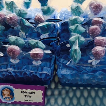 vypassetti cake pops - The kids were hovering around these beauties. Thank God for the lazy river and the splash slides, which pulled their attention! - Desserts Near Me