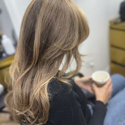 Ellie’s Secret Salon