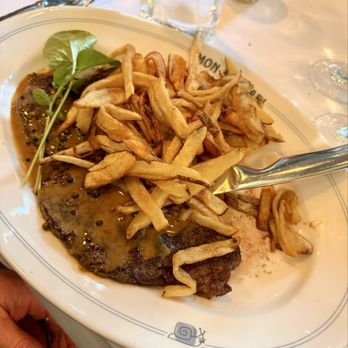 Mon Ami Gabi - Steak Frites Au Poivre - French Near Me - Chicago, Illinois Mon Ami Gabi - Steak Frites Au Poivre - French Near Me - Chicago, Illinois