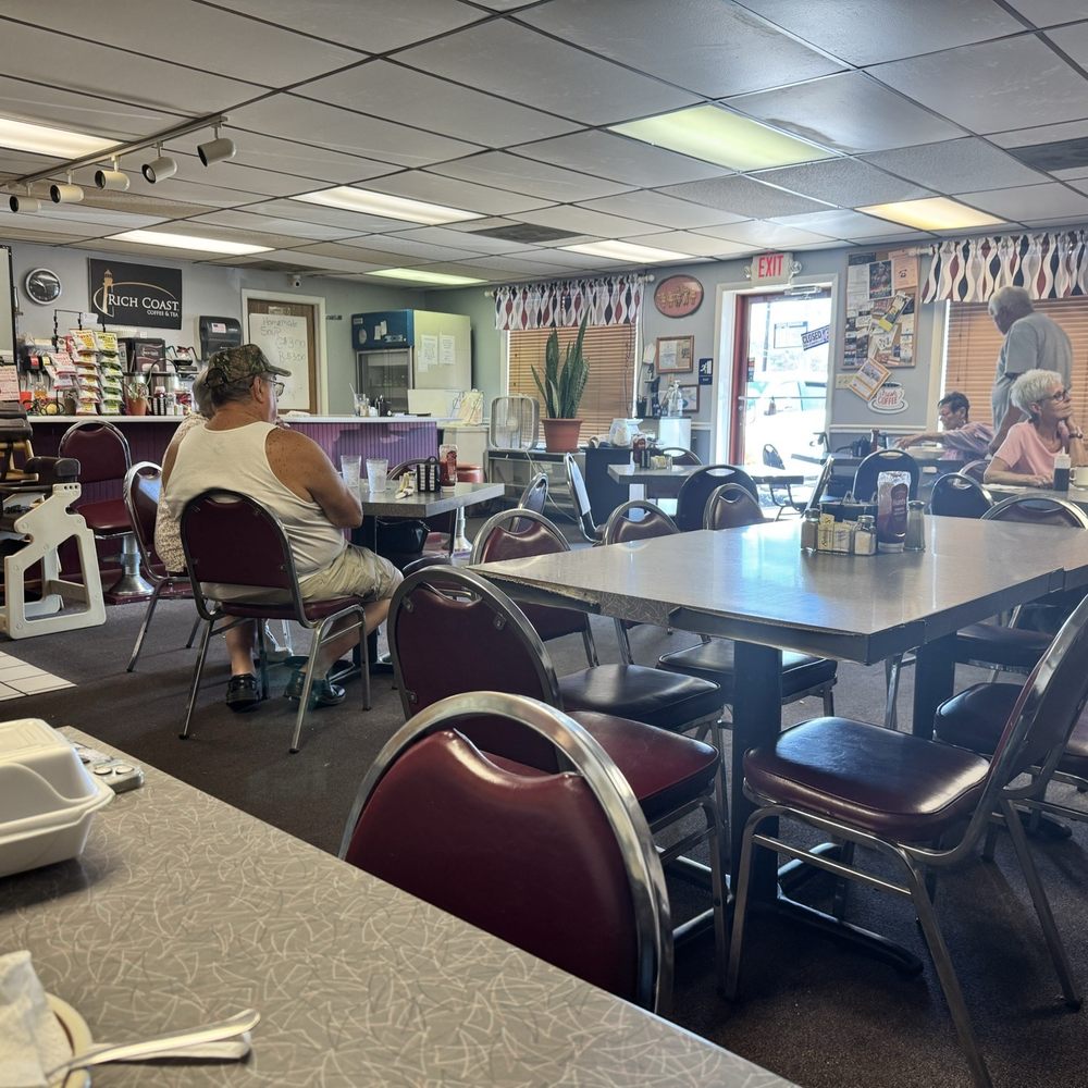 Sticky Bun Cafe - Seating area. - American Near Me - Yeagertown, Pennsylvania Sticky Bun Cafe - Seating area. - American Near Me - Yeagertown, Pennsylvania