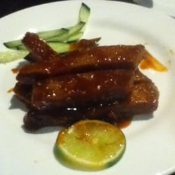 The Chicago Diner, Logan Square - Seitan "chicken wingz" (minus 2)...why...they aren't called "short ribz"...is beyond me