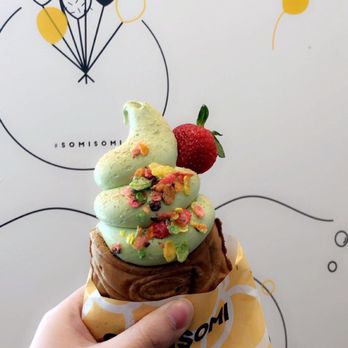 Somisomi - Matcha ah-boong (taiyaki with ice cream) with fruity pebbles, graham cracker, and strawberry topping - Desserts Near Me - Cupertino, California Somisomi - Matcha ah-boong (taiyaki with ice cream) with fruity pebbles, graham cracker, and strawberry topping - Desserts Near Me - Cupertino, California