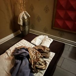 Versailles Massage & Bar