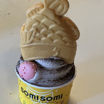 Somisomi - Upside down cookies and cream with macaroon and Oreo crumbs - Desserts Near Me - San Diego, California