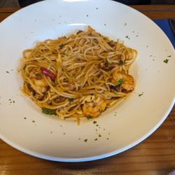 Mona Lisa - Spaghetti with shrimp, mussels and a spicy, garlicky, tomato sauce.