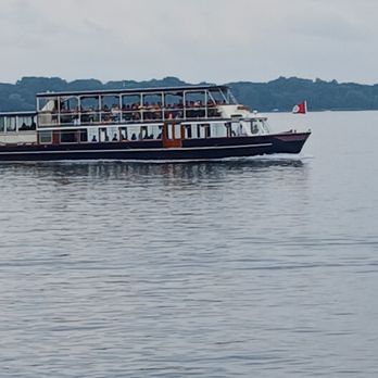 Geneva Lake Shore Path - Boat tour - Hiking Near Me - Lake Geneva, Wisconsin