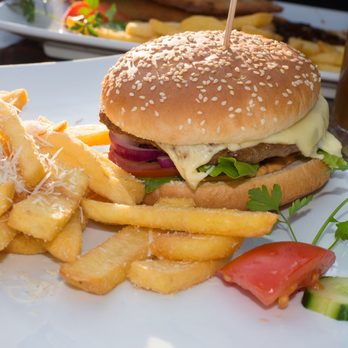 Schnitzel AG - Chili-Burger mit Parmesan-Pommes (11,90€) - Schnitzel Near Me - Nauheim, HE