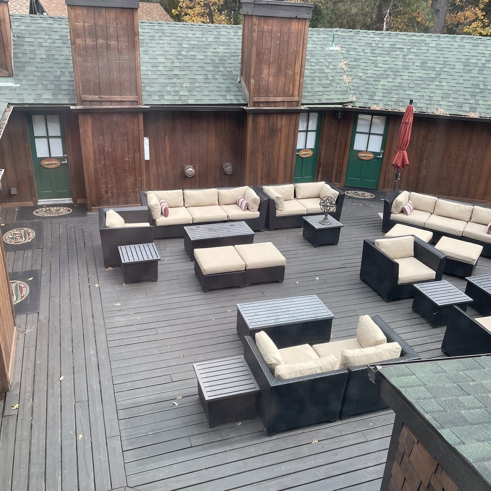 Strawberry Creek Inn - This place had an overhaul around June-ish of 2024. Updated exterior, rooms and lobby. - Hotels Near Me - Idyllwild, California
