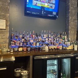 Breakwaters Cigar & Whiskey Lounge - Bar