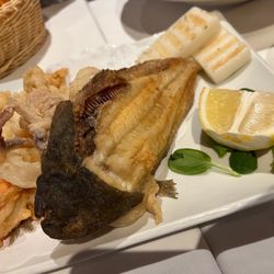 Nuova Valiglia - Fried mix shrimps, calamari, anchovies and sole