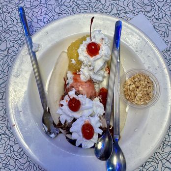Hot Rods 50's Diner - Vegan Banana Split - American Near Me - Alcoa, Tennessee Hot Rods 50's Diner - Vegan Banana Split - American Near Me - Alcoa, Tennessee