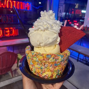 Midtown Creamery - Fruity pebble bowl with Two scoops of ice cream - Ice Cream & Frozen Yogurt Near Me - Miami Beach, Florida Midtown Creamery - Fruity pebble bowl with Two scoops of ice cream - Ice Cream & Frozen Yogurt Near Me - Miami Beach, Florida