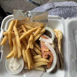 Angelo's Pizza & Steakhouse - Gyro Dinner