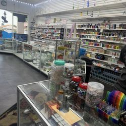 Este es una mierda de lugar vende malo y nos les importa como clientes y que gastes que si me vendian otro con todo el descaro