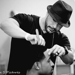 Salon 7even - Straight blade edge. Complimentary between haircuts.