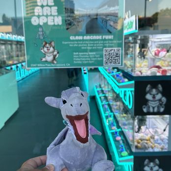 Cali Claw - Small prize winner - Arcades Near Me - Concord, California