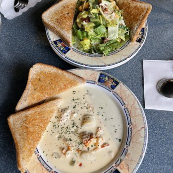 Glenghorm Resort - Seafood chowder and Caesar salad - Resorts Near Me - Ingonish, Nova Scotia Glenghorm Resort - Seafood chowder and Caesar salad - Resorts Near Me - Ingonish, Nova Scotia