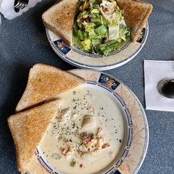 Glenghorm Resort - Seafood chowder and Caesar salad